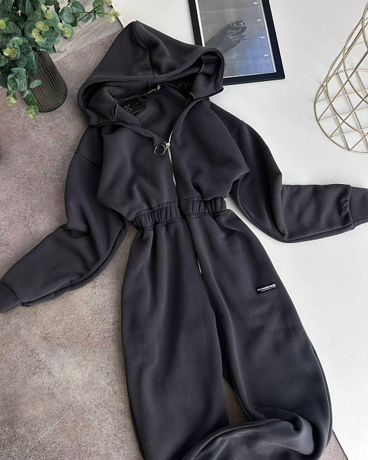 Женский теплый комбинезон с капюшоном трехнитка на флисе + нашивка Графит, 42/44 Одесса - изображение 2