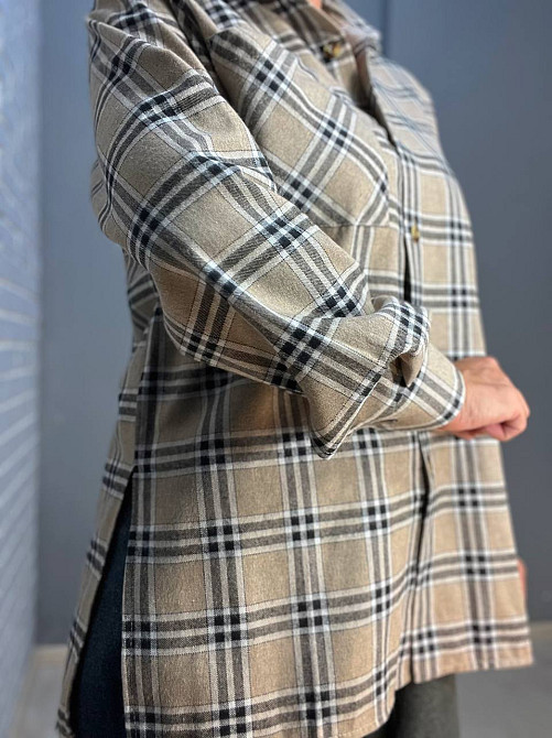 Сорочка жіноча Ariadna 8052 картата оверсайз розрізи по боках one size, бежевий, one size Київ - фото 10