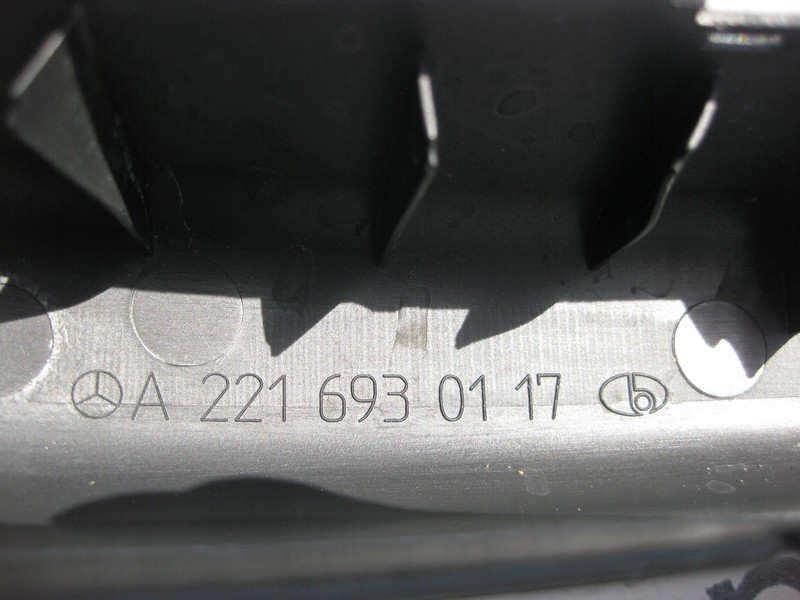 Mercedes-Benz  A2216930117 Пластикова накладка лівої петлі кришки багажника S-Class W221 Одесса - изображение 3