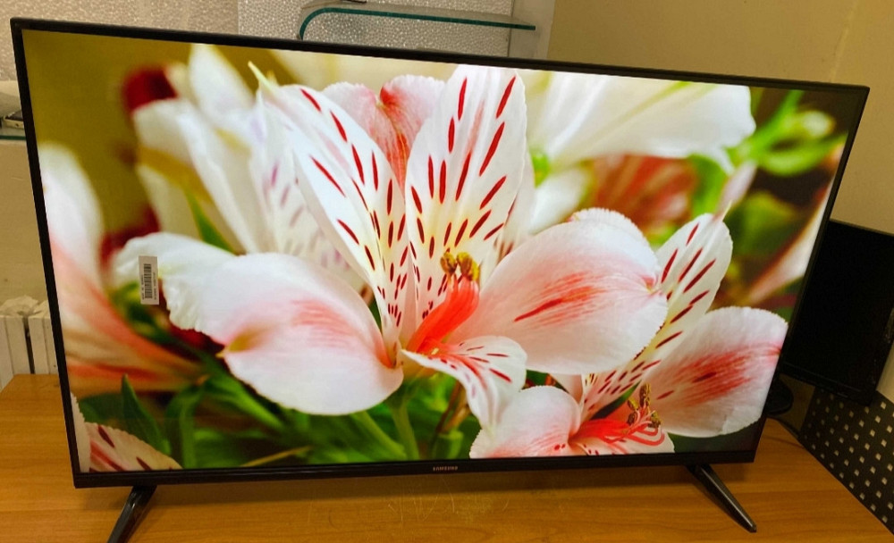 Мощный телевизор Samsung 4K , Smart TV 32