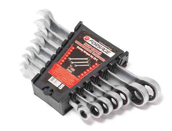 Набір ключів комбінованих з тріскачкою 7пр. (8,10,12,13,14,17,19мм) в пластиковому тримачі Одеса