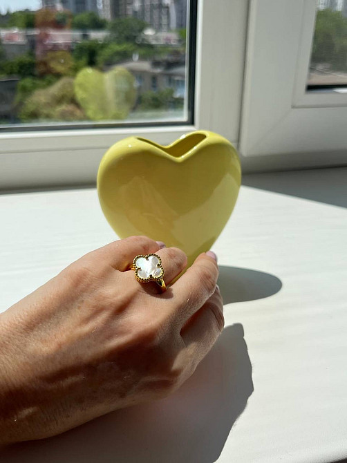 Van Cleef кольцо перламутр позолота 18 К / кольцо клевер белое в золоте Одесса - изображение 7