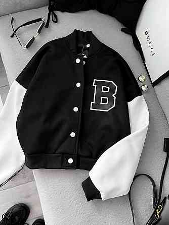 Женский теплый укороченный оверсайз бомбер на кнопках трехнитка на флисе Одесса