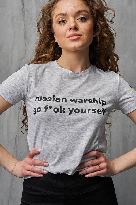 Женская патриотическая футболка с принтом Russian warship антивоенная хлопковая с символикой серая M Одесса - изображение 2
