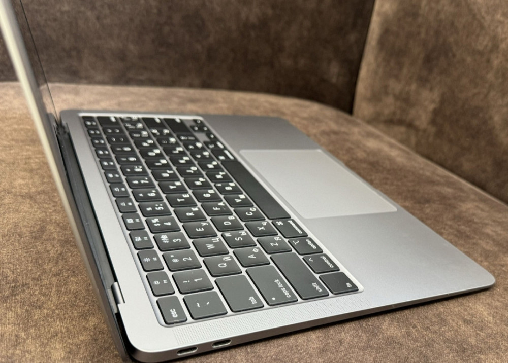 Ноутбук: MacBook Air 13 Retina 2020, i3 RAM 8Gb. SSD 256 Gb. Space Grey. Київ - фото 5