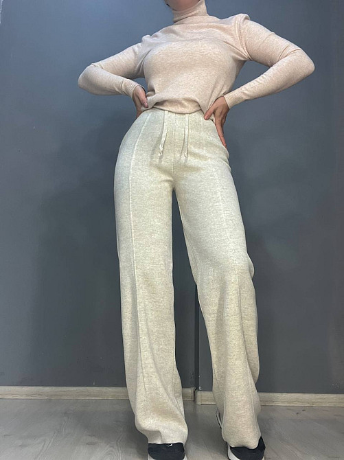 Брюки женские My fashion 202401 клеш от бедра со стрелкой шнурок га талии машинная вязка one size, світло-бежевый, one size Киев - изображение 5