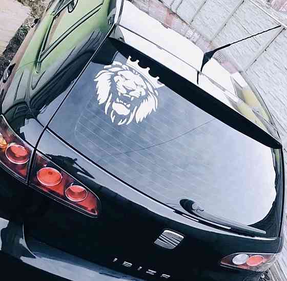 Виниловая наклейка на авто и любую поверхность в Любых размерах - Лев с короной Черновцы
