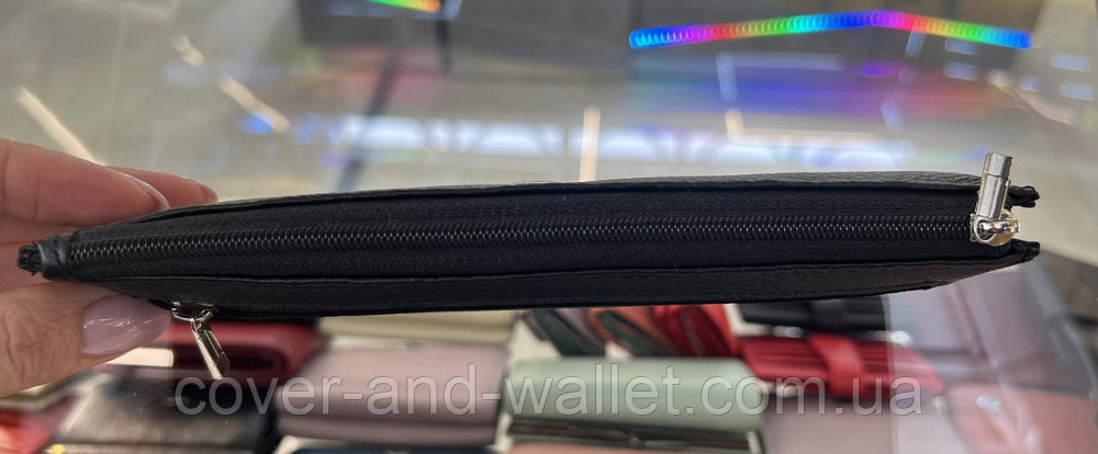 Тонкий шкіряний гаманець купюрнтик чорного кольору на блискавці ST Leather 025 Київ - фото 4
