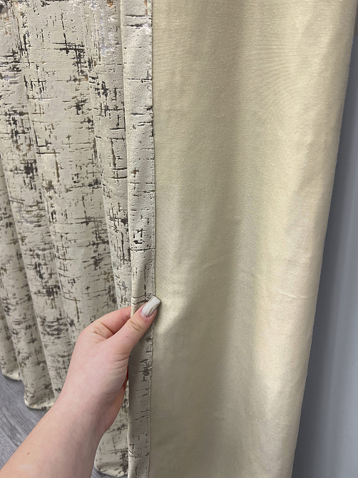 Комплект готовых штор VR-Textil Бархат Mirage № 2032ш Бежевый 150х275 см 2 шт (33-1073) Киев - изображение 6