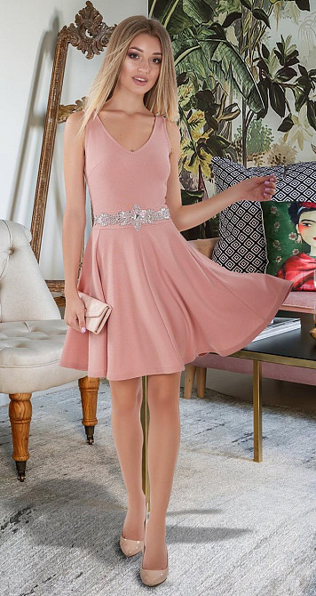 Лаконичное платье с расклешенной юбкой (44) Киев - изображение 1