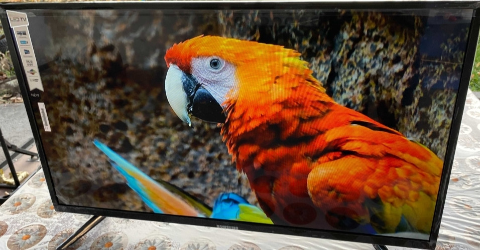 Телевизор: Samsung 42