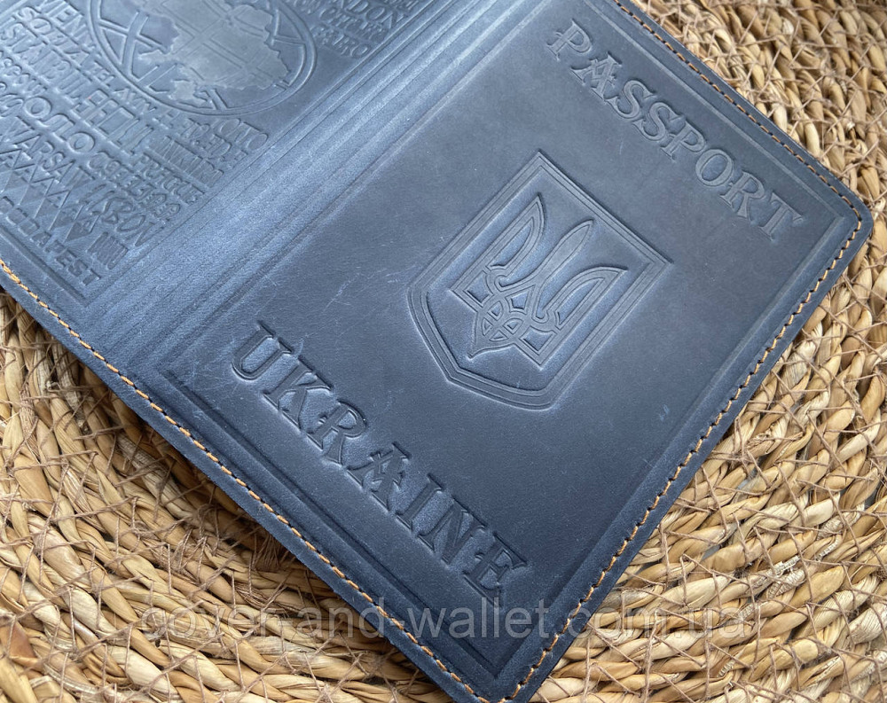 Шкіряна обкладинка на паспорт із гербом України синього кольору ST Leather Київ - фото 4