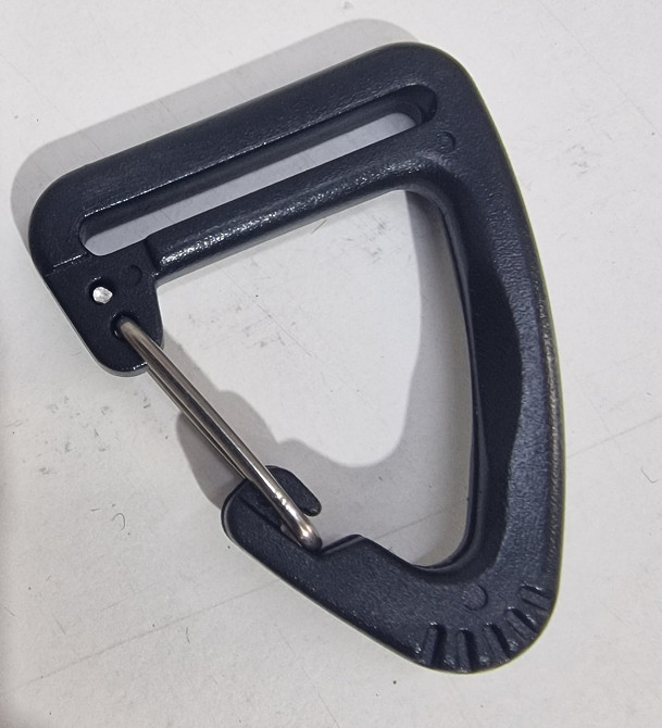 Карабін пластиковий 2.5 мм чорний під тактичні вироби для кріплення рукавичок Одеса - фото 3