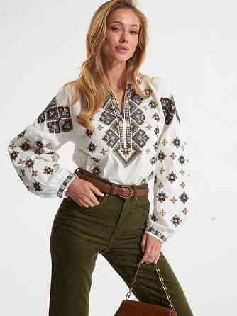 Жіноча сучасна вишиванка з об'ємним рукавом домотканий льон Одеса