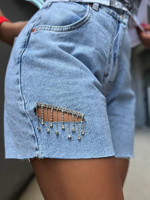 Шорти жіночі джинсові Its Basic 2776 STRAIGHT розріз каміння ланцюжки світло блакитні, світло- блакитний, 36 Київ - фото 2