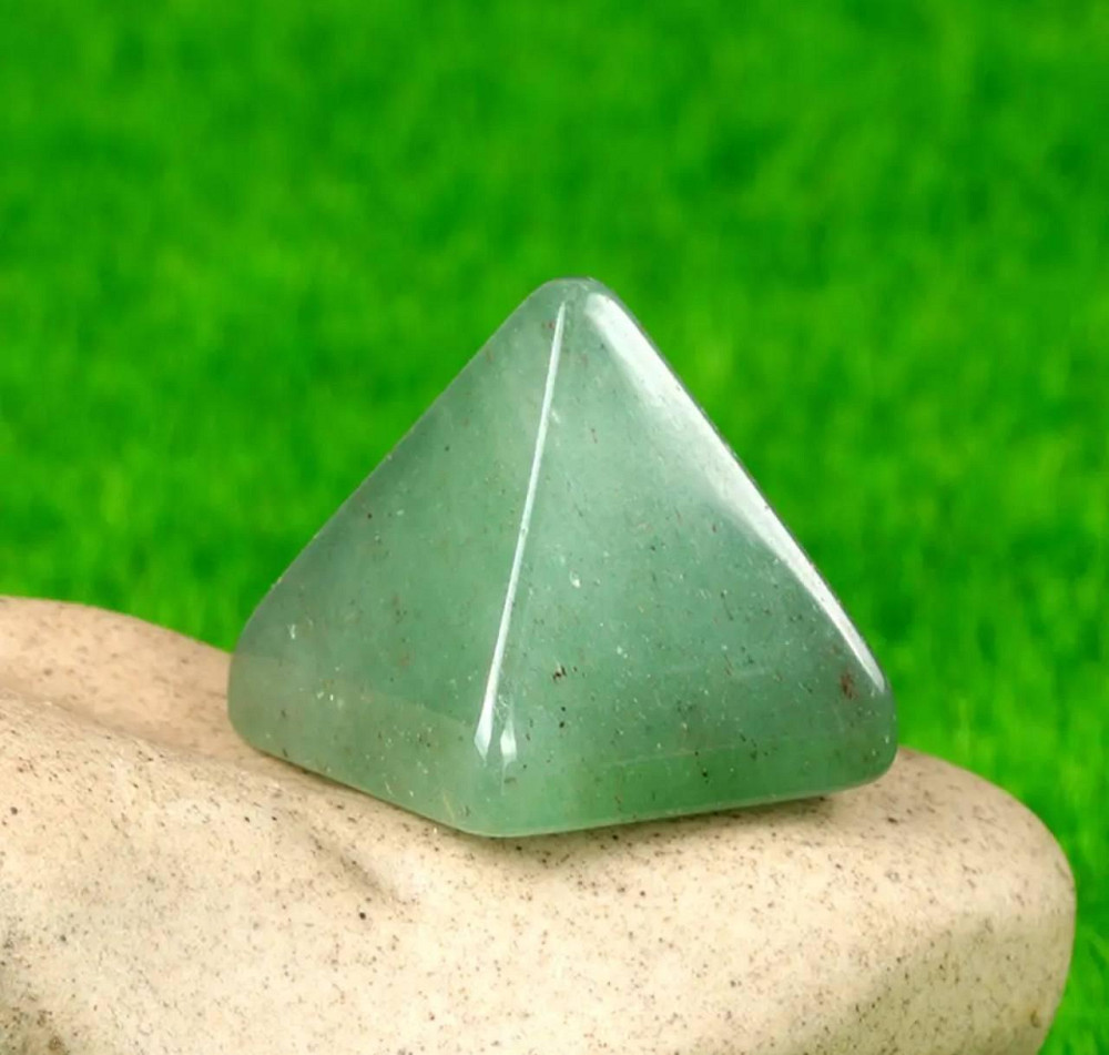 Пирамида из натурального камня зеленый авантюрин 20 мм, сувенир из зеленого авантюрина. Киев - изображение 1
