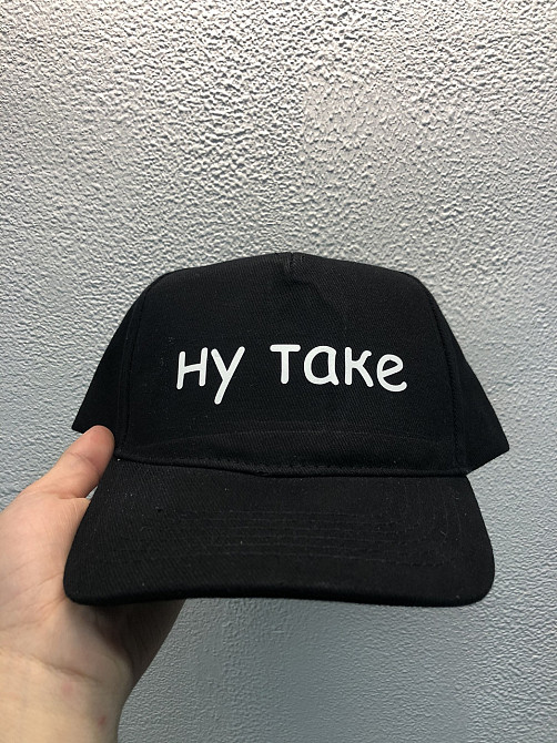 Черная бейсболка unisex с принтом: 