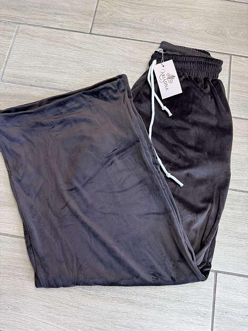 Жіночі базові велюрові штани вільного крою турецький королівський велюр Шоколад Одеса - фото 1