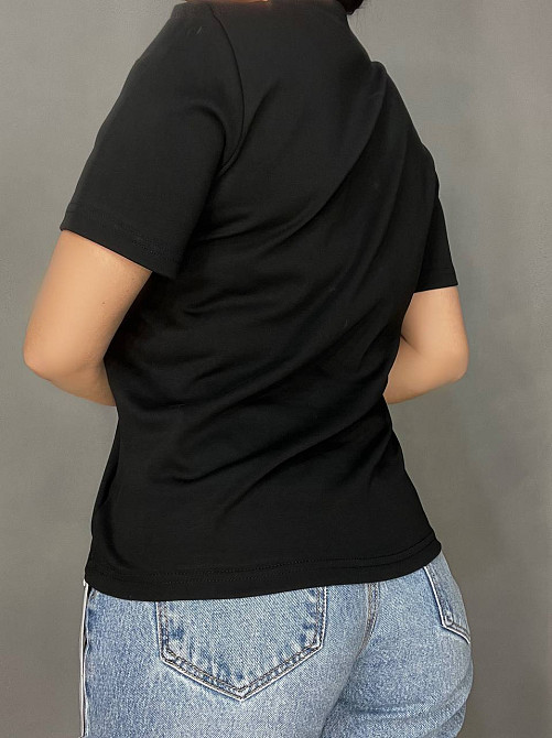 Футболка жіноча A-N 26007 базова однотонна нашивка ведмедик з сумкою середня довжина one size, чорний, one size Київ - фото 5