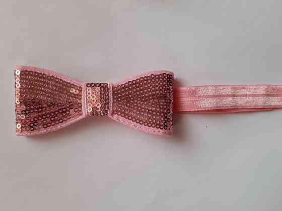 Пов'язка дитяча рожевого кольору з паєтками - бант близько 10см, окружність 36-48см Київ