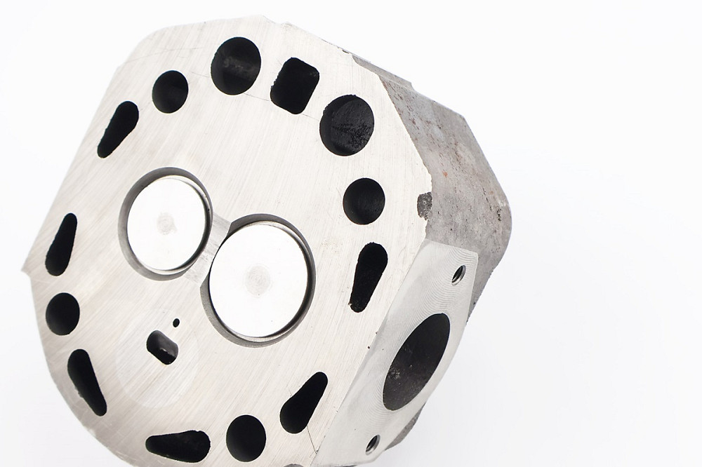 УЦІНКА МБ-D190/195N Головка циліндра R185N/R190N у зборі (див. фото. незначний скол) Київ - фото 2