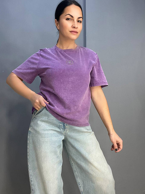 Футболка жіноча A-N 02517 варена аплікація літера "R" з камінців попереду середньої довжини one size, фіолетовий, one size Київ - фото 11