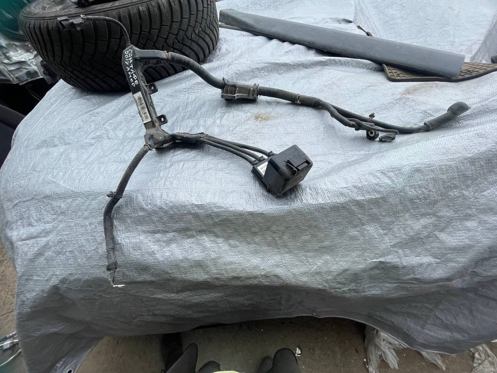 Плюсова клема акумулятора на Hyundai Santa Fe 2012-2018 Київ - фото 1