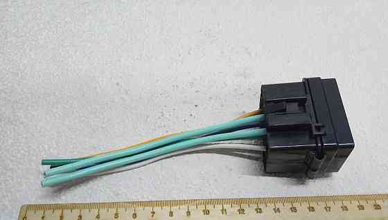 Блок автопредохранителей евро (на 4 предохранителя) SQ-719 Харьков