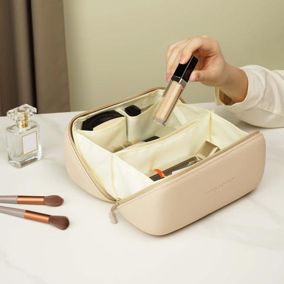 Косметичка силиконовая,дорожняя Fungoofun для аксессуаров в ваную и душ,водонепроницаемая на молнии,бежевая Каменец-Подольский