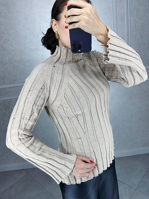 Женский базовый свитер с оригинальной вязкой универсального кроя Одесса - изображение 3