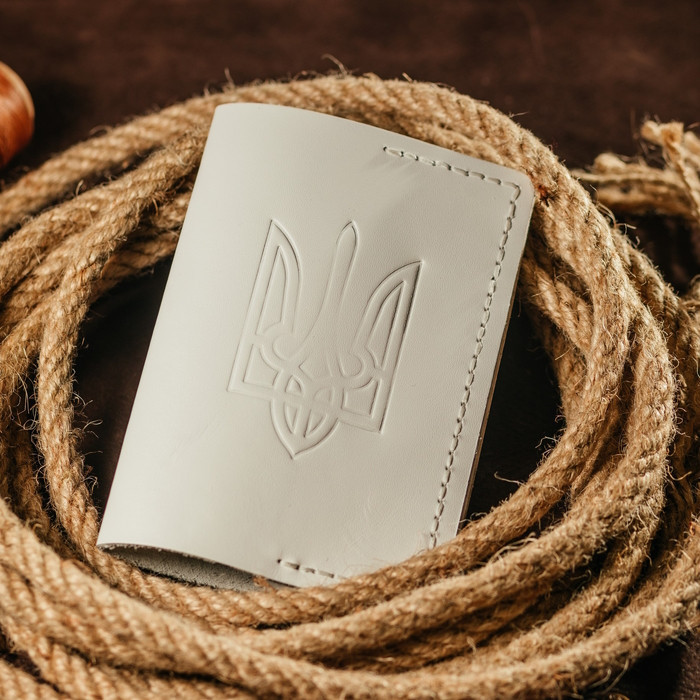 Паспортниця Біла з тисненням Тризуб шкіряна, обкладинка на паспорт, стильний практичний чохол зі шкіриMasterSem Київ - фото 1