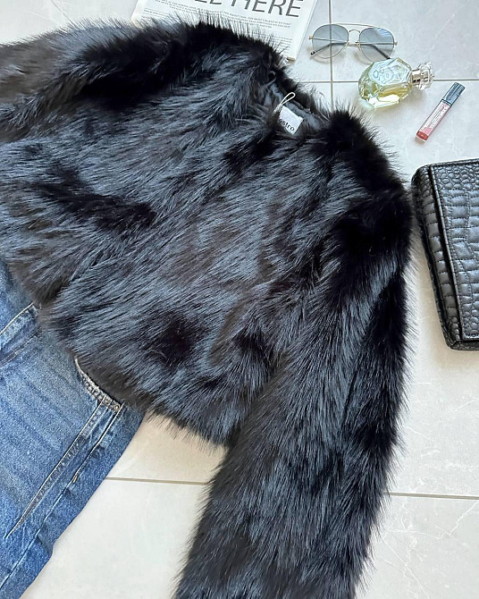 Женская укороченная оверсайз шуба без воротника искусственный мех Черный Одесса - изображение 4