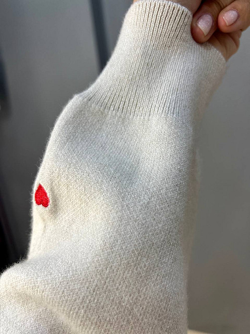 Светр жіночий A-N 7075 оверсайз широкий вишиті серця, бежевий, one size Київ - фото 3