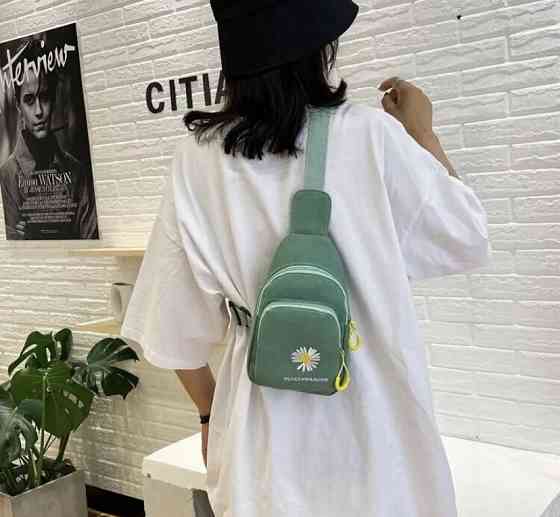 Маленькая женская сумочка через плече нагрудная сумочка для девочек зеленая размер сумки 24*16*5см, 2 кармана Киев