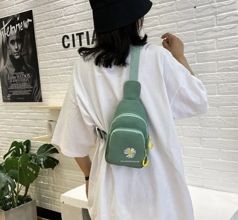 Маленькая женская сумочка через плече нагрудная сумочка для девочек зеленая размер сумки 24*16*5см, 2 кармана Киев - изображение 4