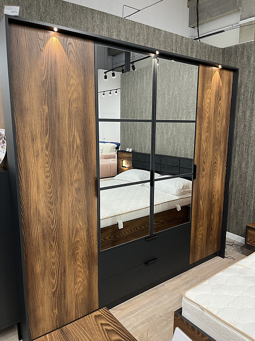 Шафа для одягу Perfect Home Мілтон / Milton 4-дверна з дзеркалом 4D2S/220 Каштан/антрацит (PFH-091085) Дніпро - фото 9