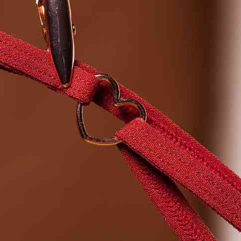 Еротичні стрінги з бусами універсальний бордовий Київ