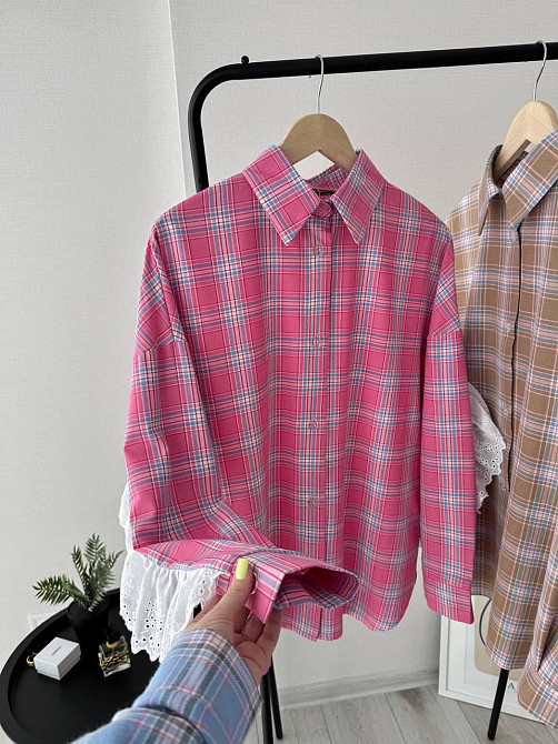Женская стильная оверсайз рубашка в клетку с акцентными рукавами Розовый Одесса - изображение 1