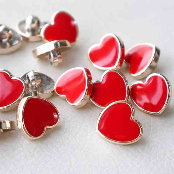 Пуговицы сердце красные 1.25 см набор 10 шт декоративные пластиковые пуговицы Киев