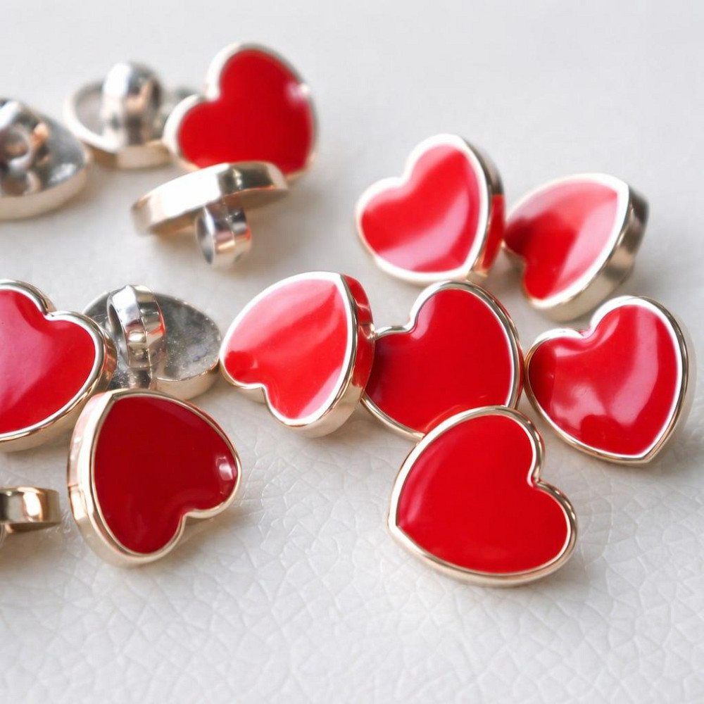 Пуговицы сердце красные 1.25 см набор 10 шт декоративные пластиковые пуговицы Киев - изображение 1