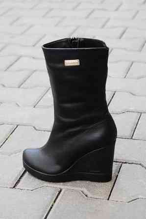 Напівчоботи жіночі ARLETT чорні натуральна шкіра зима висота 21см обхват 32-34см танкетка 9см ( Коломыя