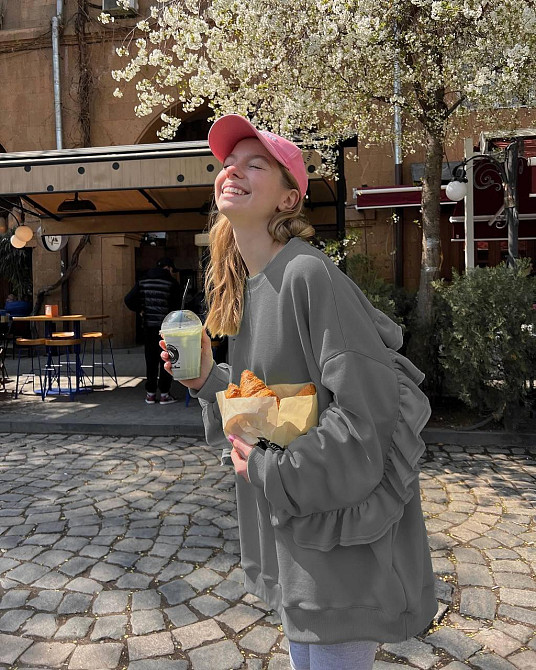 Женский стильный оверсайз свитшот с рюшами Графит Одесса - изображение 2