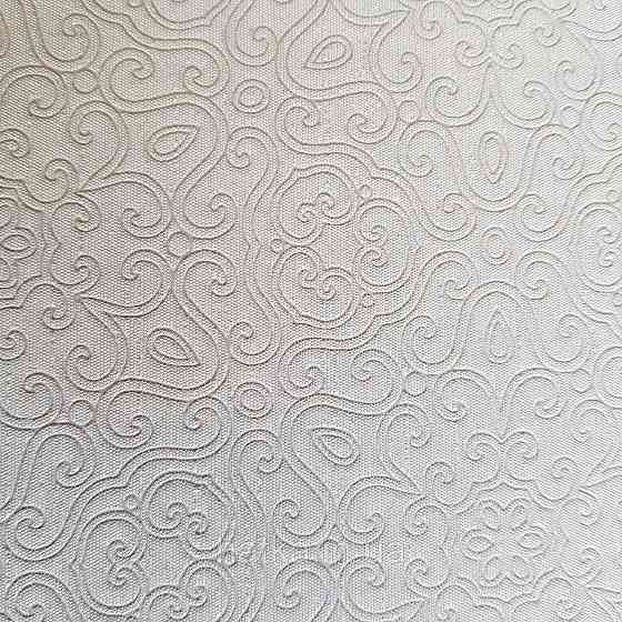 Шпалери метрові вінілові на флізелін Villa Marburg Lombardi вензелі завитки східний малюнок білий з сріблом Київ