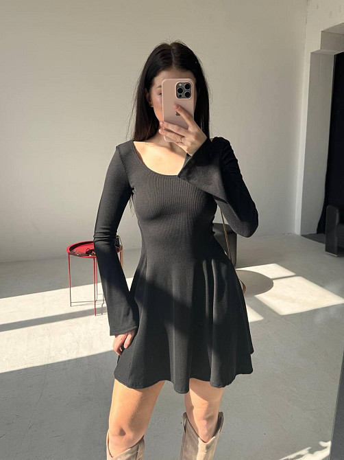 Женское стильное романтичное платье свободного кроя из трикотажа в рубчик Черный, 46/48 Одесса - изображение 3