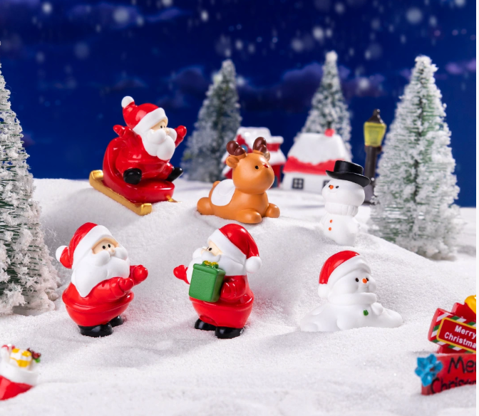 Мініатюрна фігурка Санта з подарунком 3.8 х 3.3 см з серії Свята в мініатюрі Одеса - фото 2