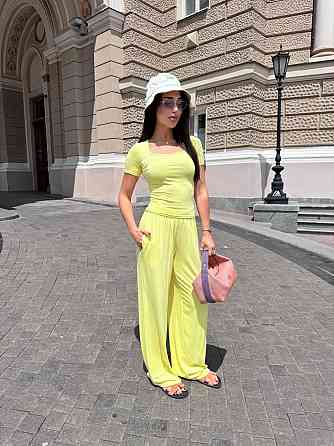 Жіночий трендовий костюм-двійка з м'якої натуральної тканини турецька віскоза Лимонний Одеса