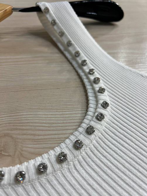 Майка жіноча A-N 3805 в рубчик з камінням на вирізі, білий, one size Київ - фото 2