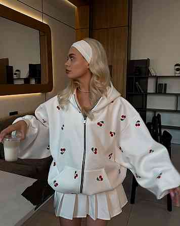 Женское теплое оверсайз худи с вишнями трехнить на флисе Белый Одесса