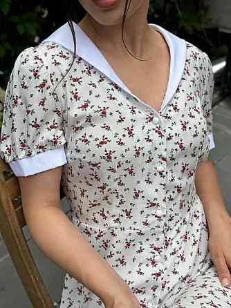 Жіноча легка міні-сукня з штапелю з білим комірцем Червоні квіти M-L Харків