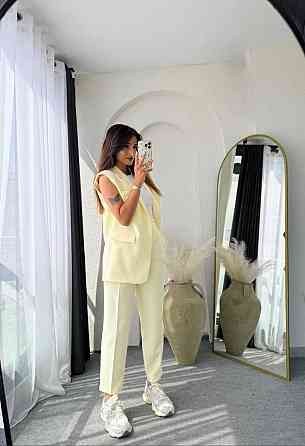 Женский базовый брючный костюм двойка: жилет и брюки креп костюмка Желтый, 46/48 Одесса